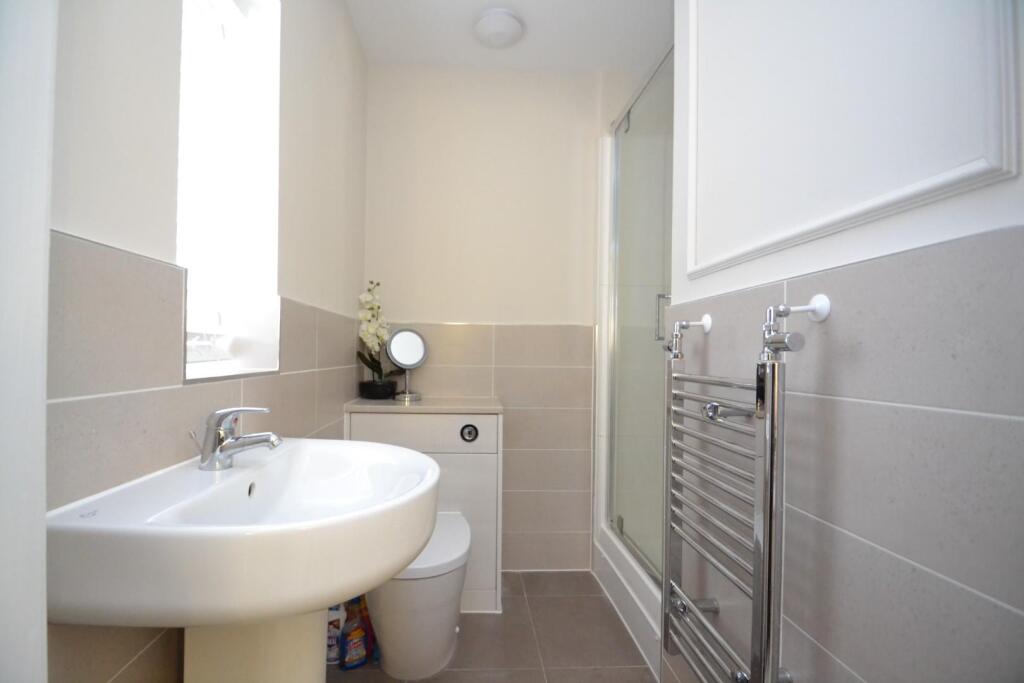 Ensuite.JPG