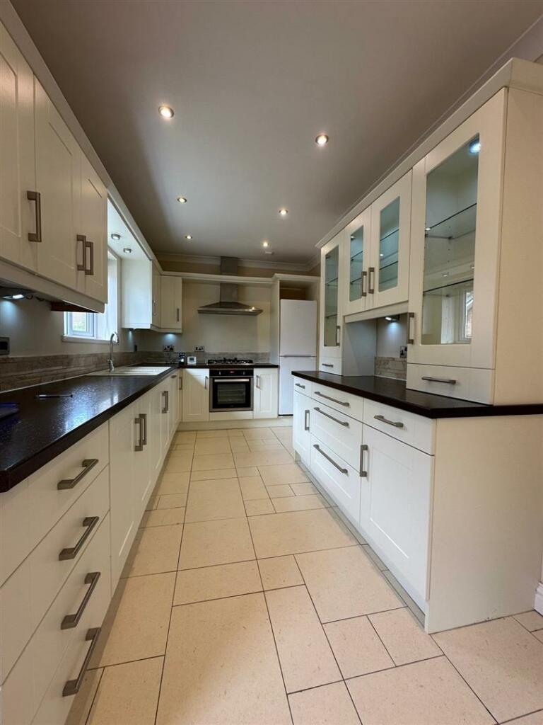 Kitchen 1.jpg