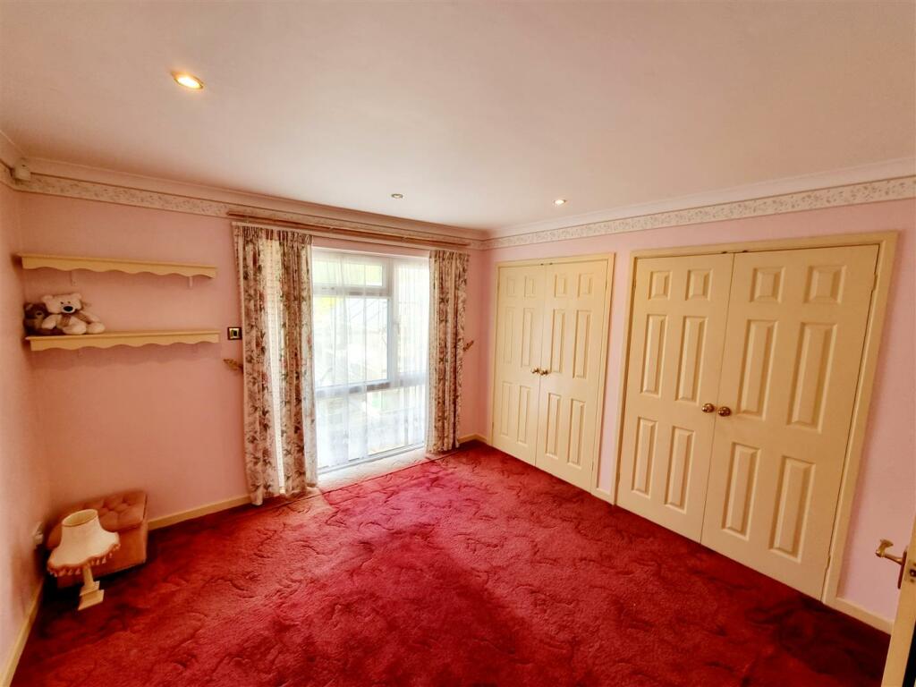 Bed 1.jpg