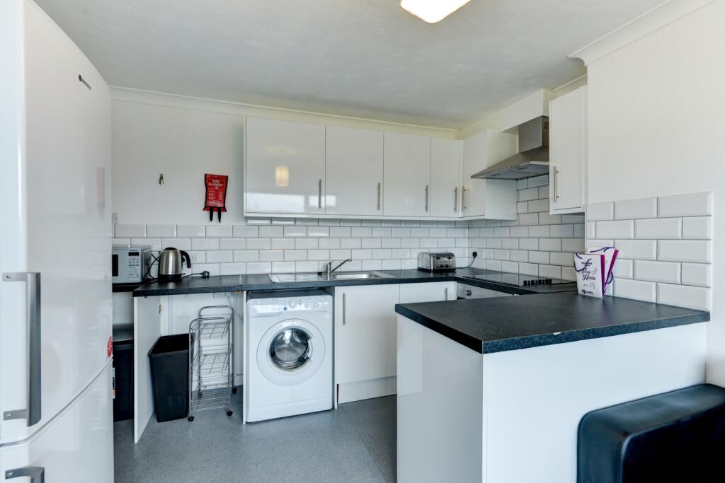 19 Canfield Close Kitchen (2)