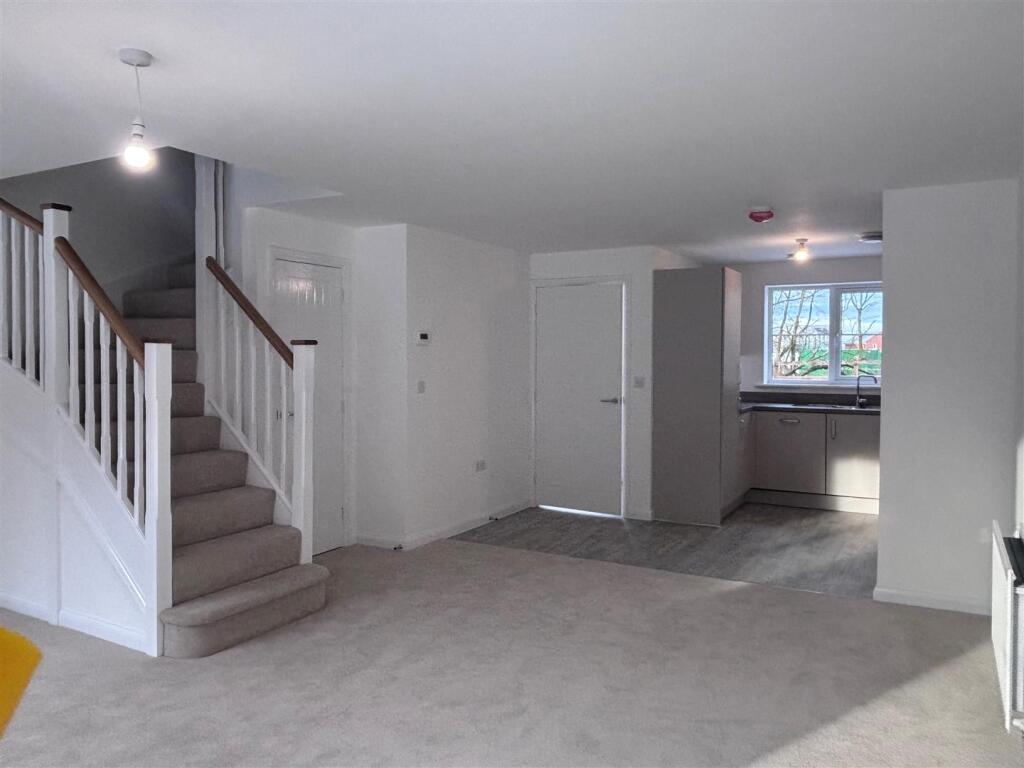 Girton Close - PIC 05.jpg