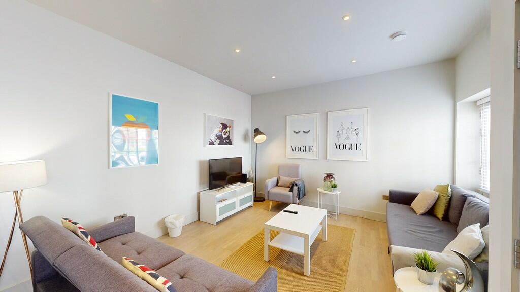 Coach-House-04242...