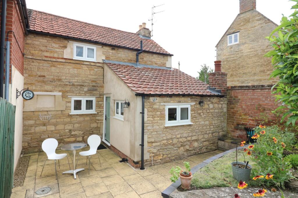 Patio &amp; Access into Kitchen