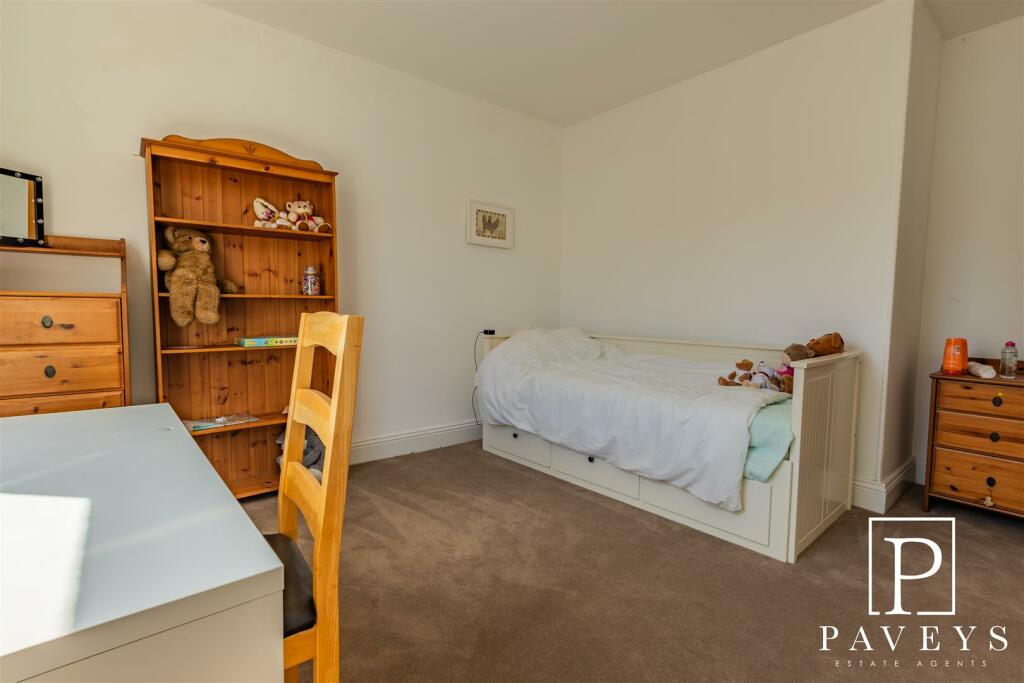 BEDROOM 7