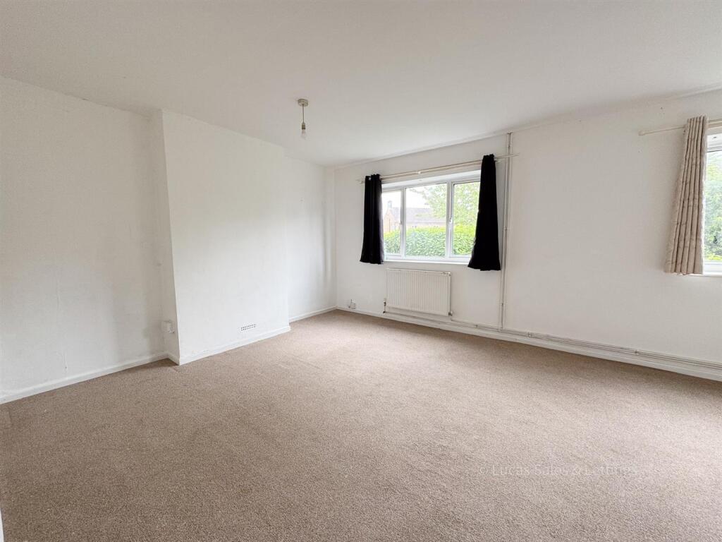2 Elizabeth Rd Rothwell-10.jpg