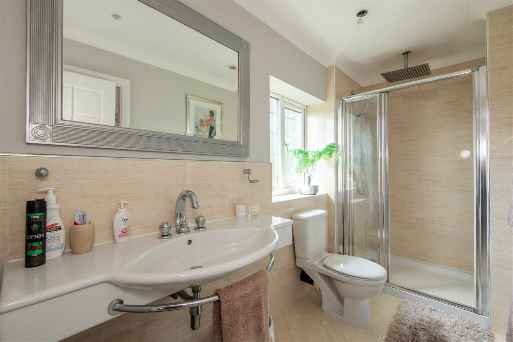 Bed 3 En Suite