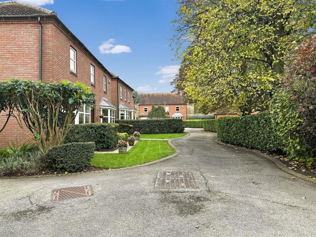 Attractive Driveway Approach 853