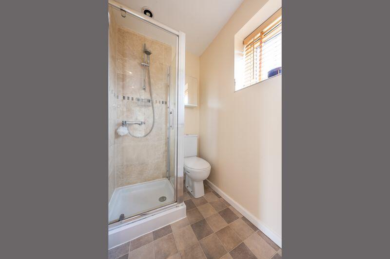 EN SUITE off MASTER BEDROOM