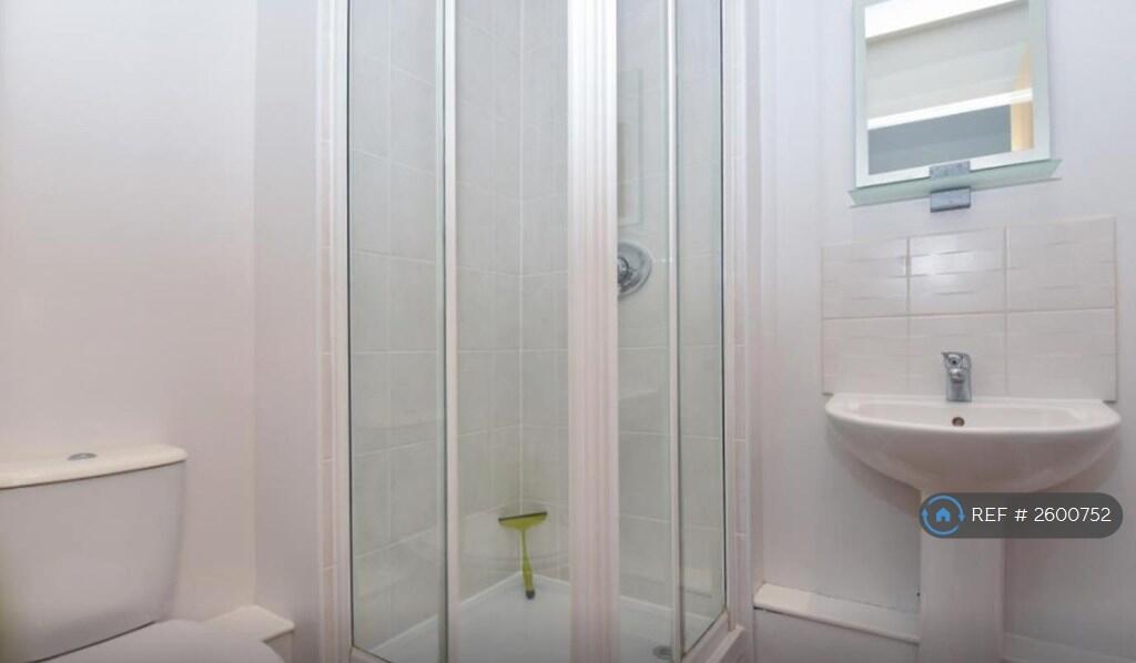 En-Suite To Masterbedroom