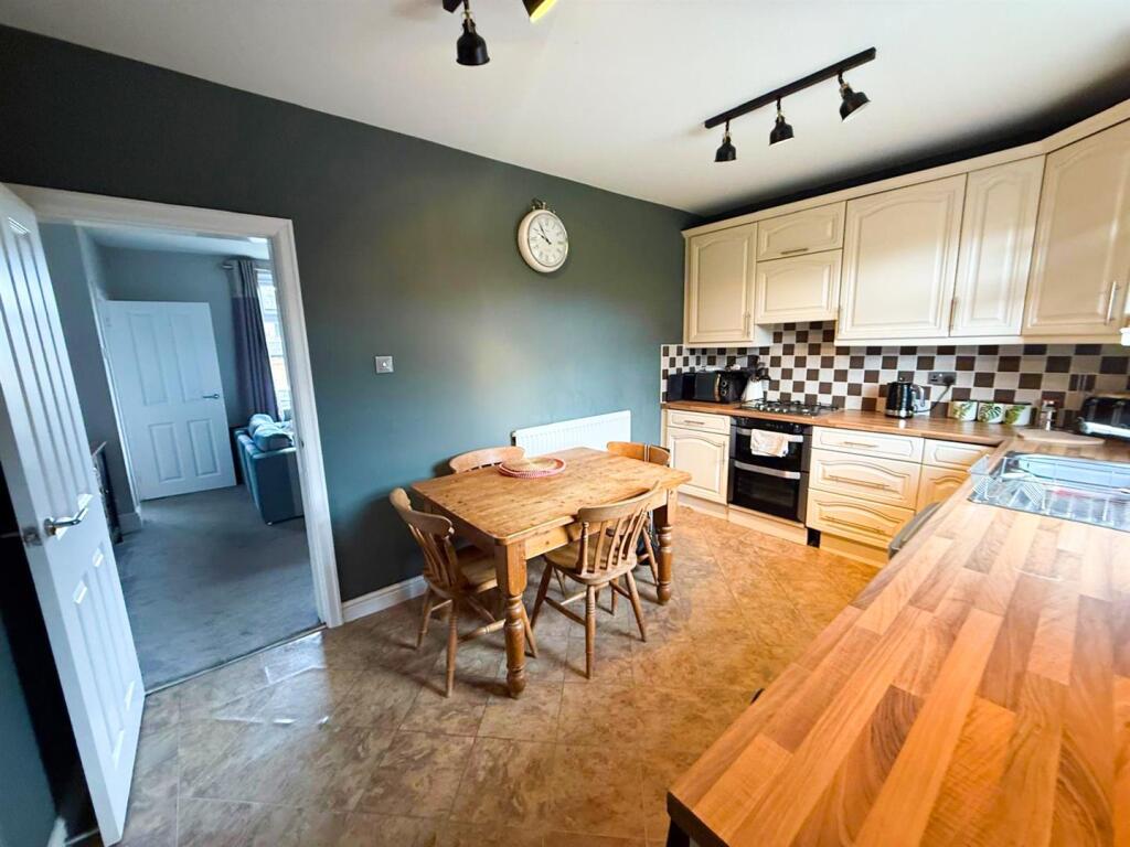 Three Bed Terraced Silsden (26).jpg