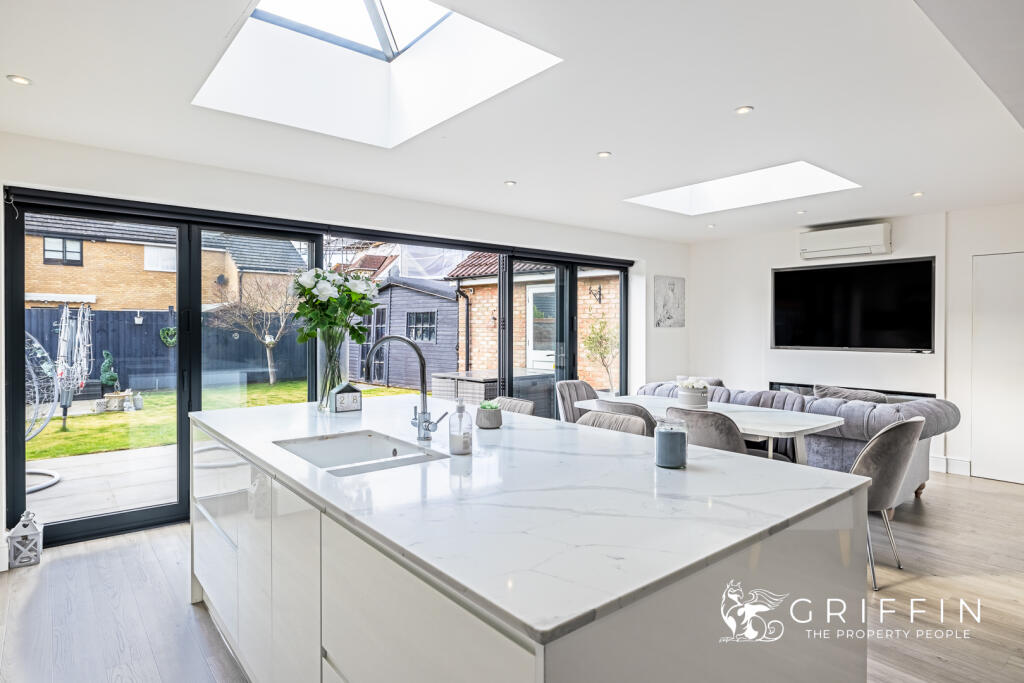 Kitchen &amp; Dining