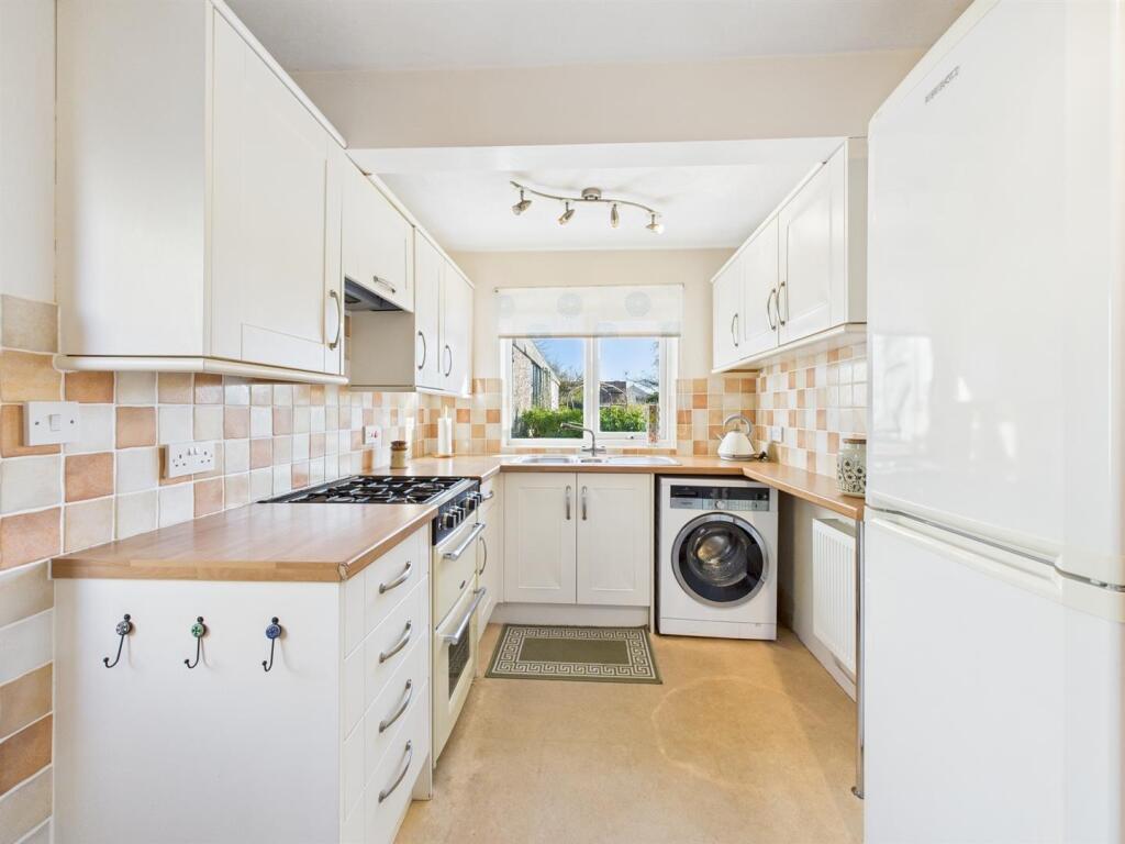 Kitchen:
