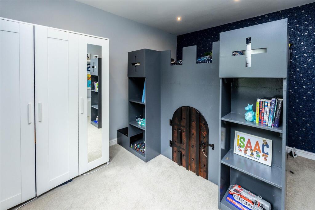 BEDROOM 2