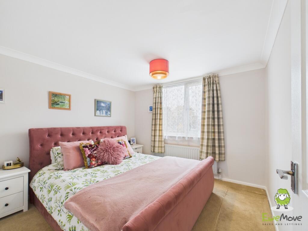 EweMove Estate Agents Basingstoke - Bennet Close