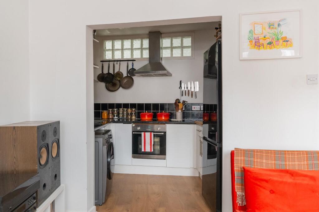 1B7R4BR - Kitchen C.jpg