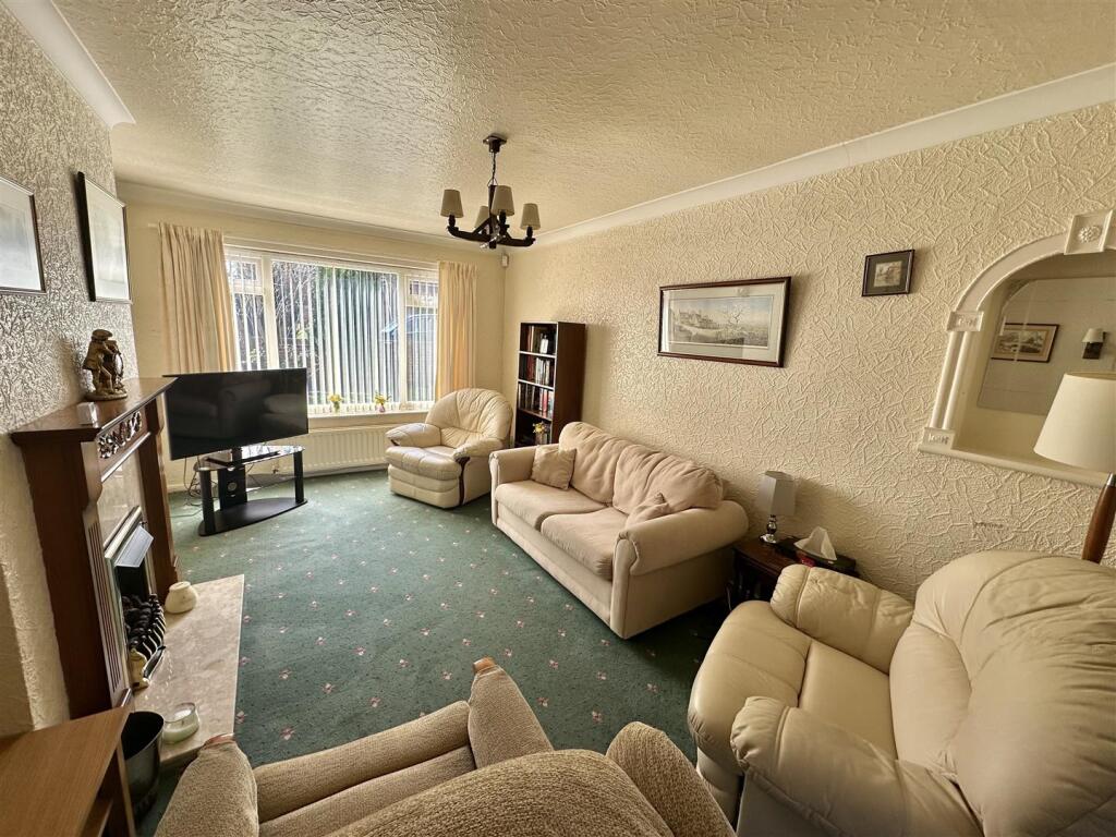 Bramleys Estate Agents - Balmfield Crescent (3).jp