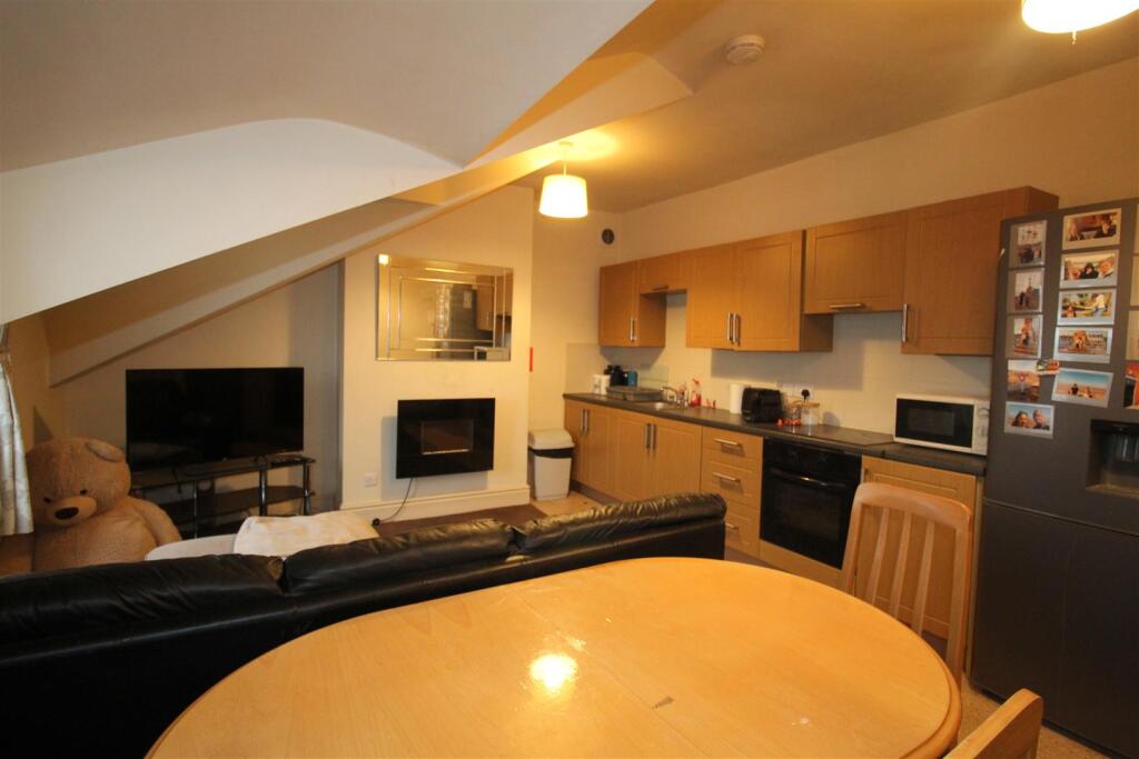 Open plan kitchen / lounge