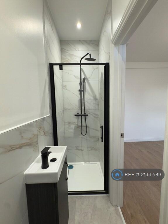 En-Suite In Bedroom 2