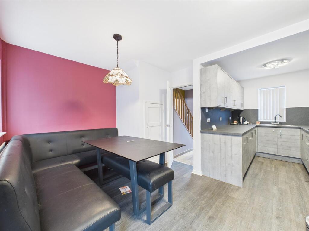 KITCHEN/ DINING ROOM