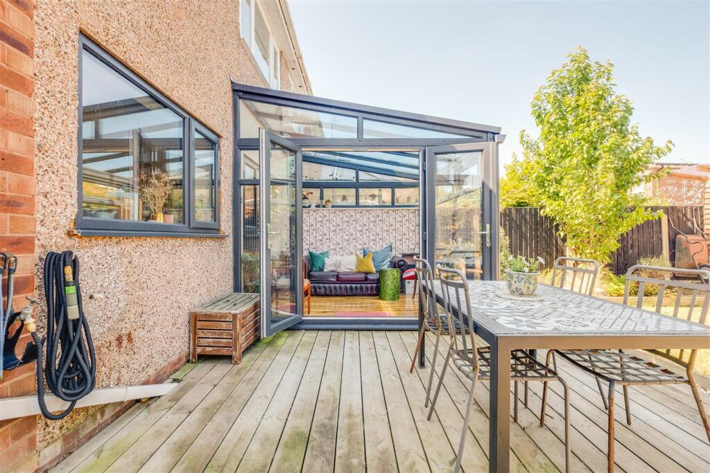 Constables - 46 Carlton Close-71.jpg