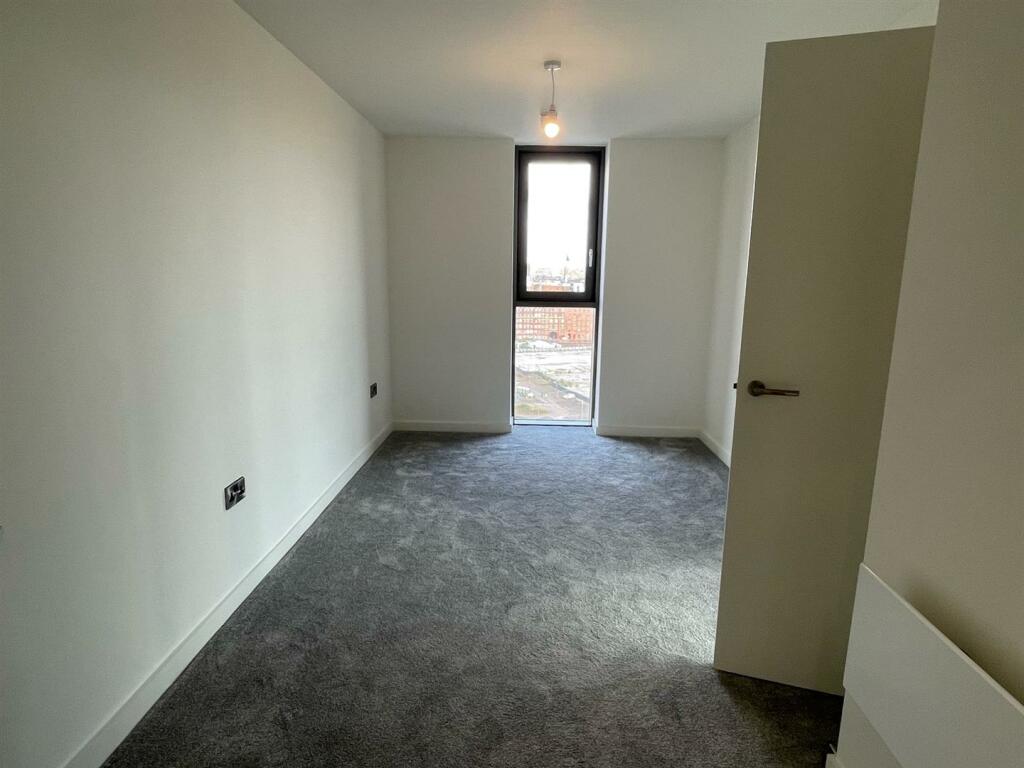 Bedroom a.jpg