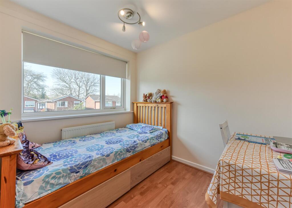 55 Woodcote Road-bed3.jpg