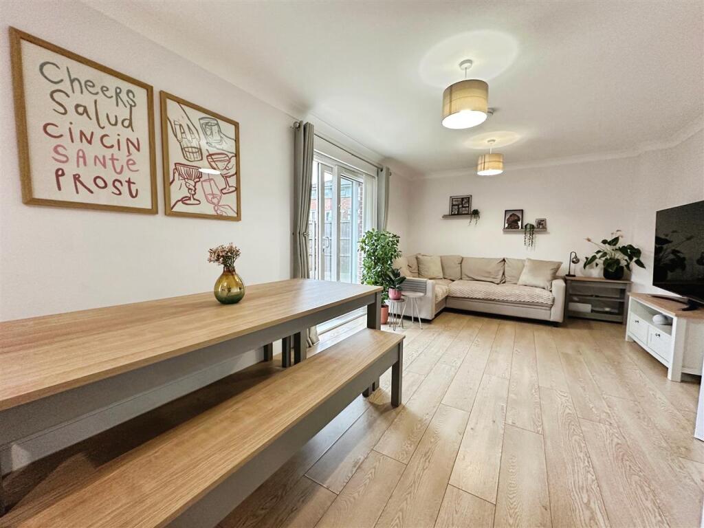 4260e27d--4887-B84F-A17F7EFAA18E-60458-000010E2D99