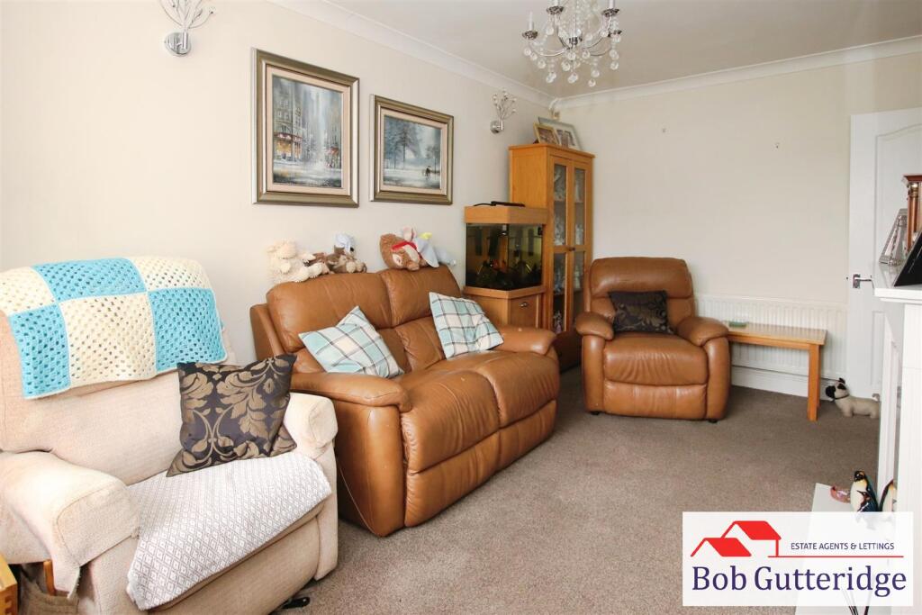 BAY FRONTED LOUNGE