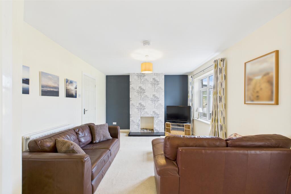 CAM04201G0-PR0083-STILL005