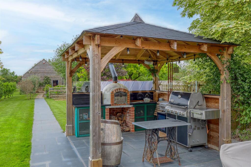 Outdoor Kitchen Area