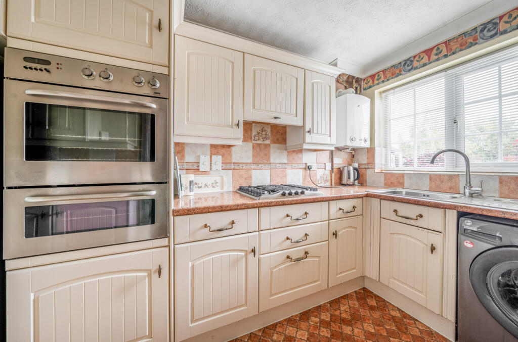 1369908-11-68f216...