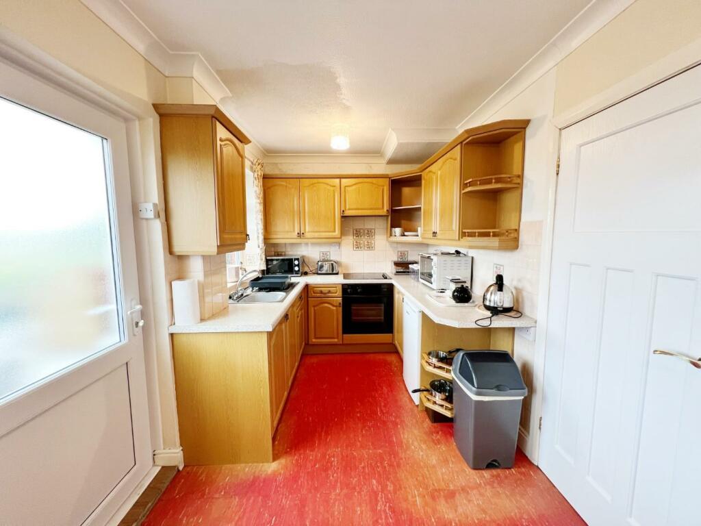 Kitchen Diner pic 4.jpg