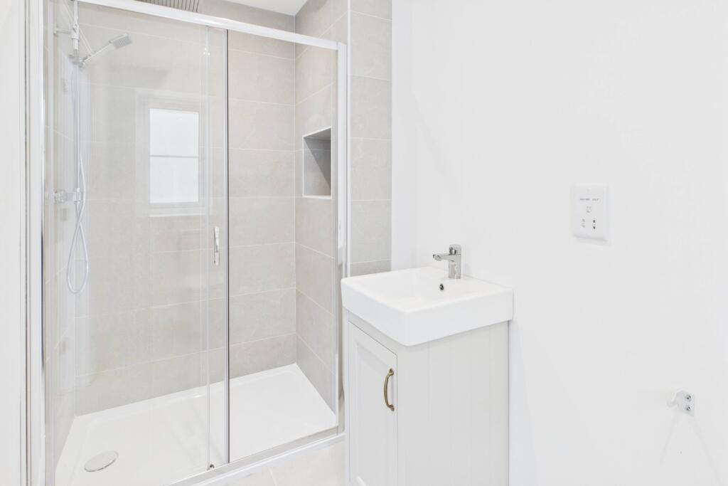 EweMove - Spalding - Pinstock Lane -  Master Bedro