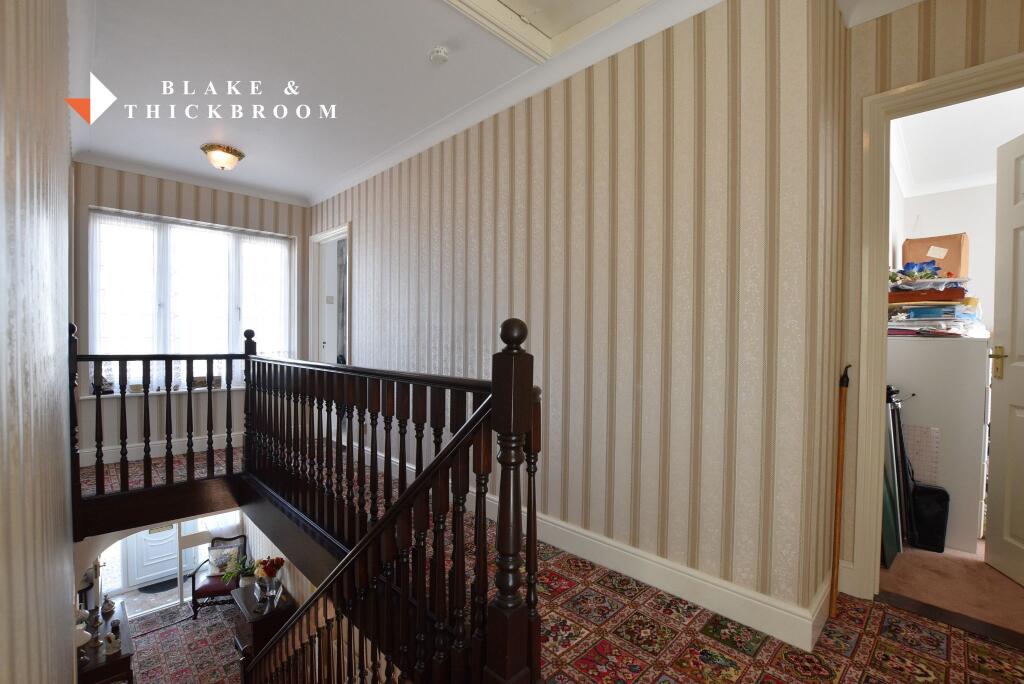 FIRST FLOOR GALLERIED LANDING
