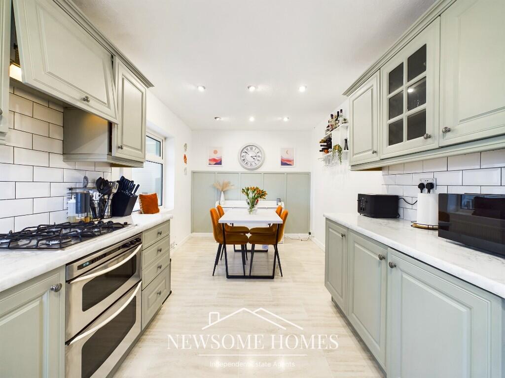 Kitchen/ Dining Room