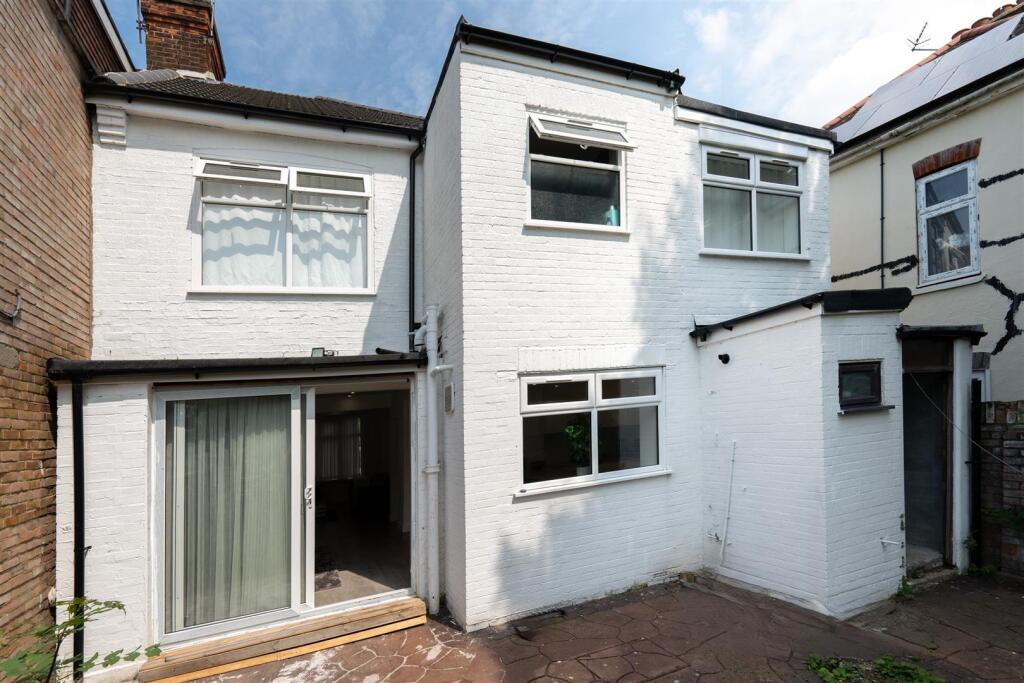 86 Coningsby Gardens_0050.jpg