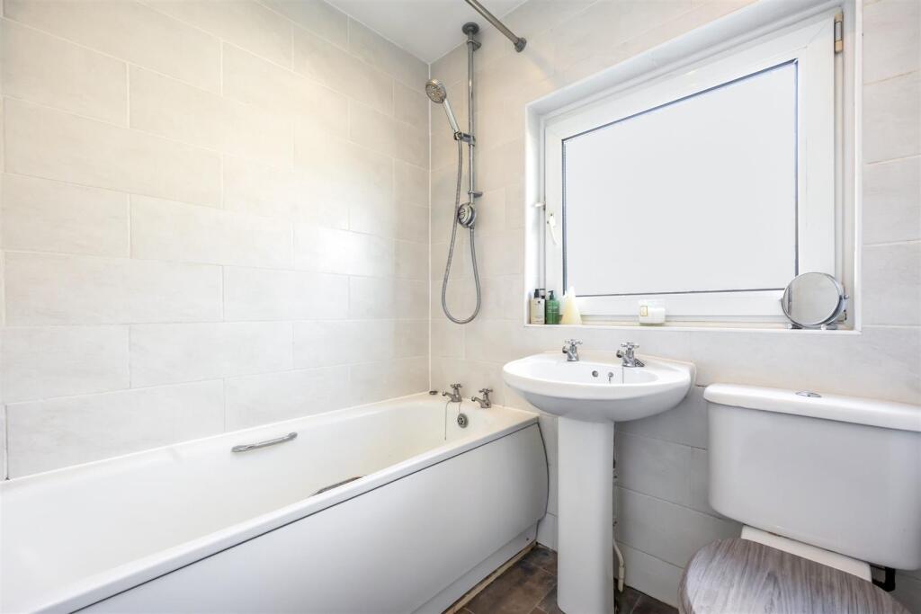 Barnet Way 19 BATHROOM.jpeg