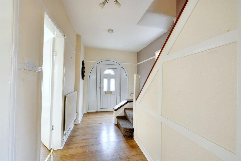 Hallway_1.jpeg