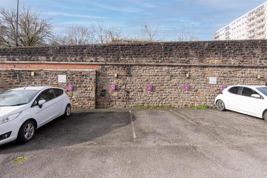 31-Monttague-Court-BS2-8HT-17.jpg