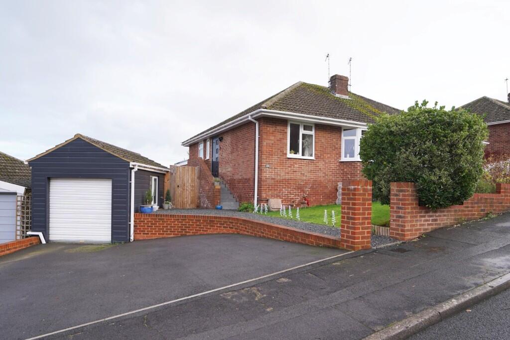 Folly Crescent, Highworth, SN6 7JW