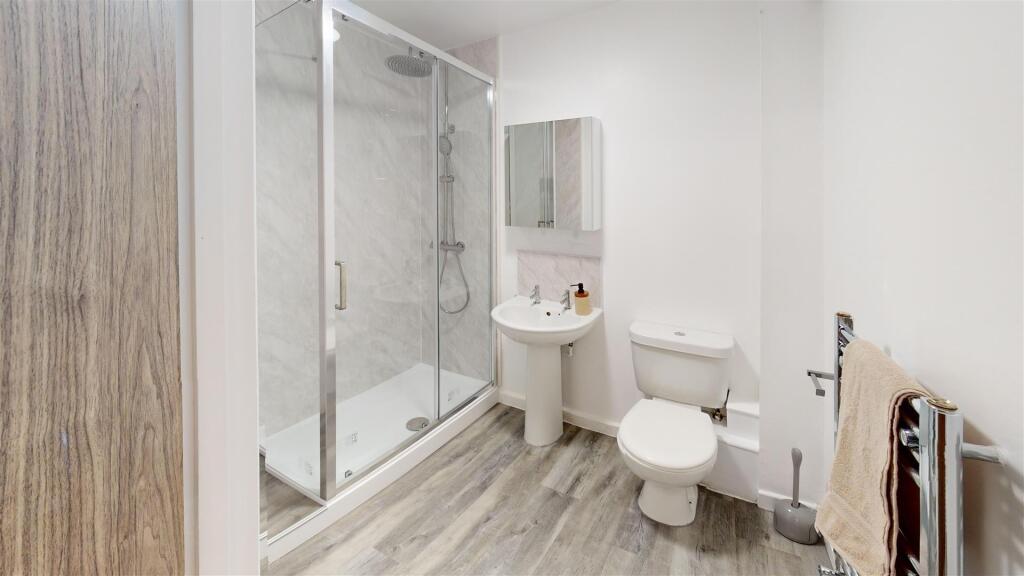 9-Piccadilly-Place-Shower-Room.jpg