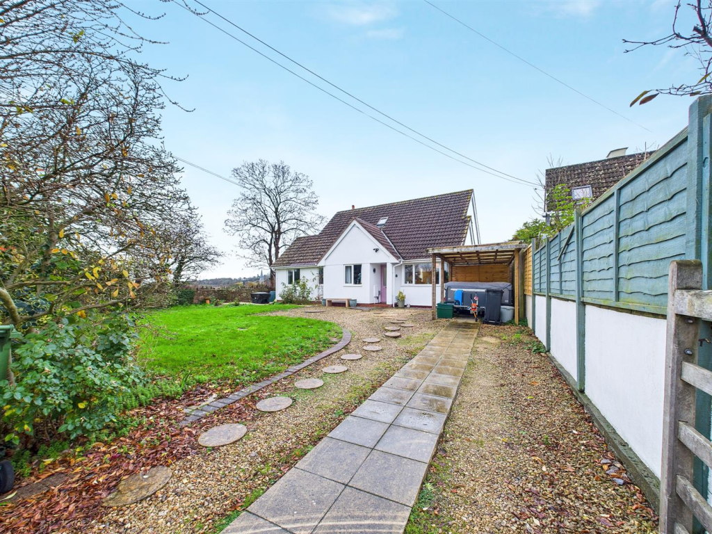 20 - 4 bedroom chalet bungalow.png