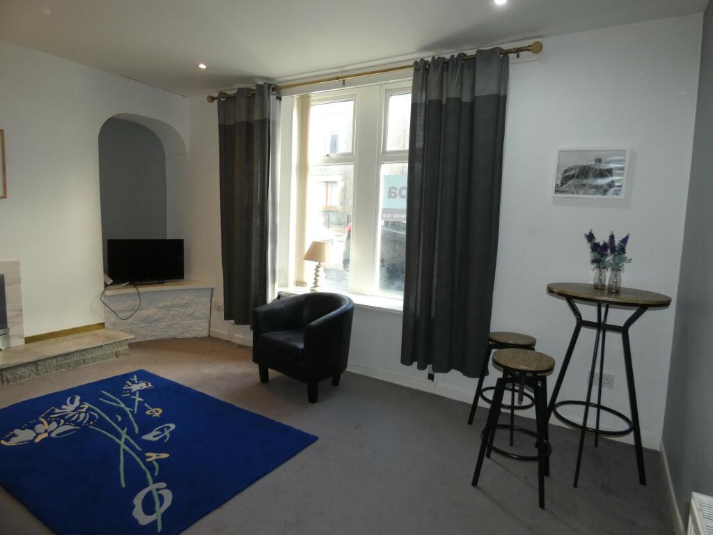 LOUNGE / DINING
