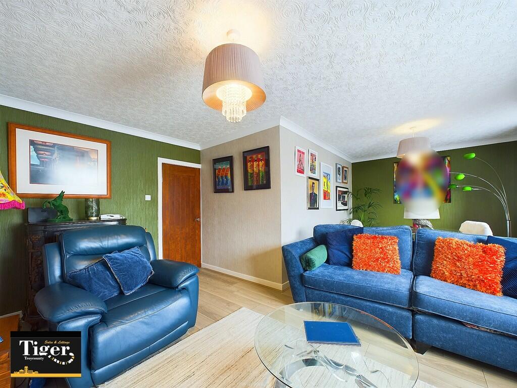 CAM02176G0-PR0429...