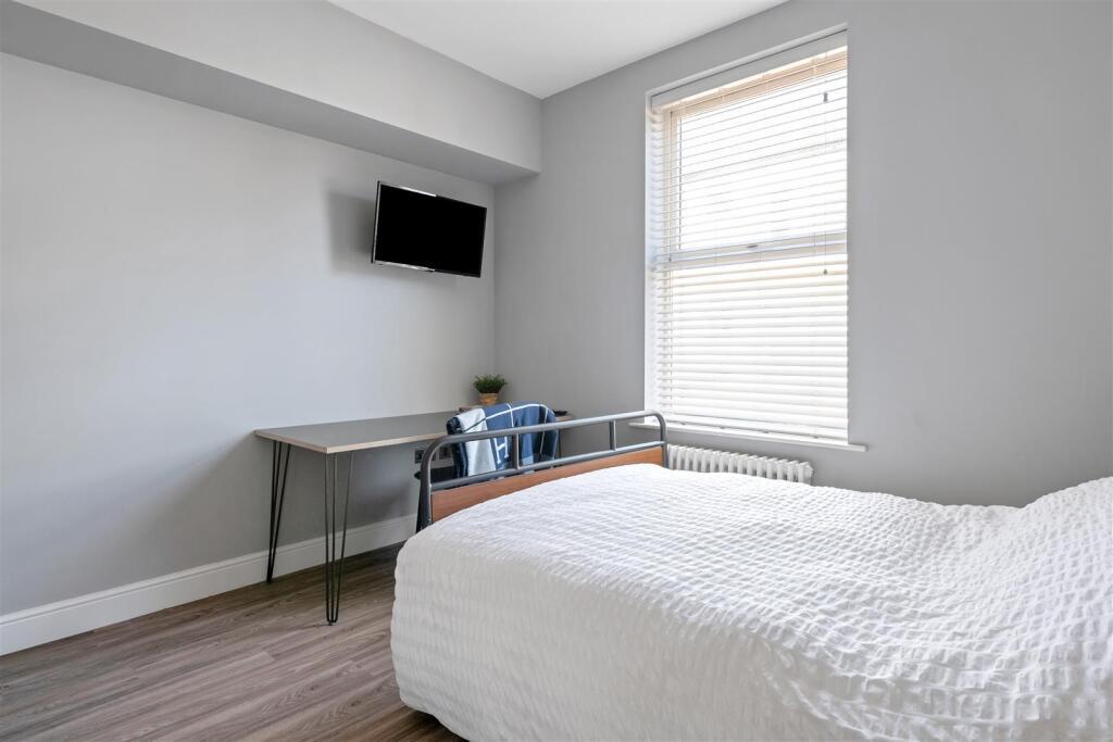 B, 11 Larkdale Rd-Hi-7.jpg