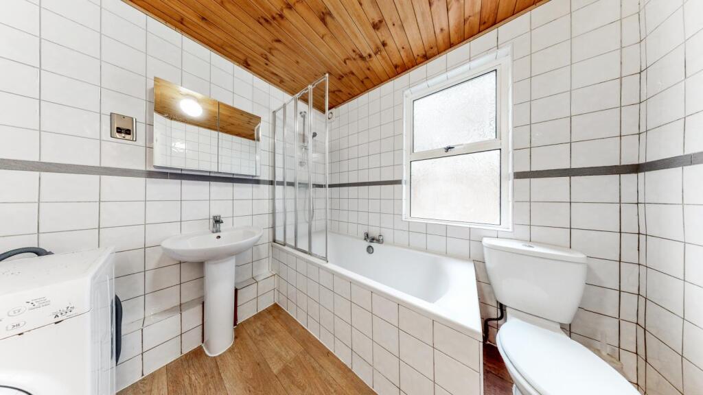 Bathroom combined W.C G?F