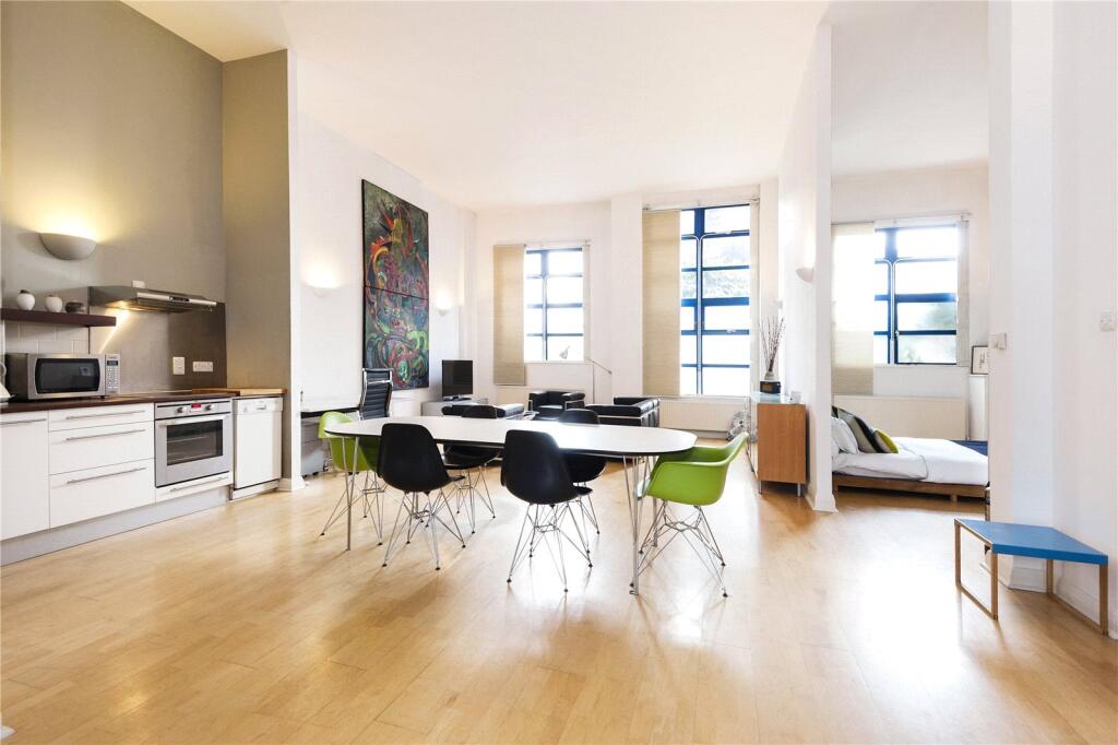 Kitchen/Dining Area
