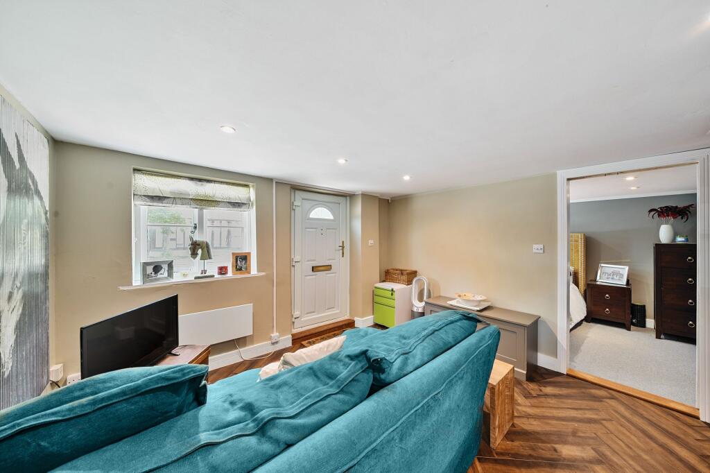 Sitting room / kitchen