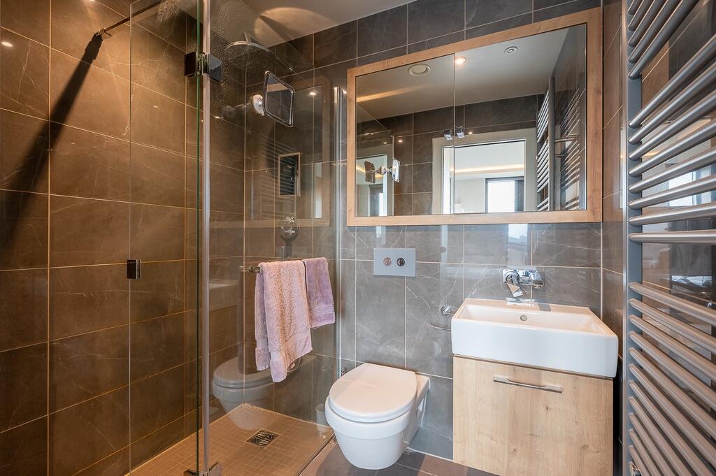 Ensuite Bedroom 2