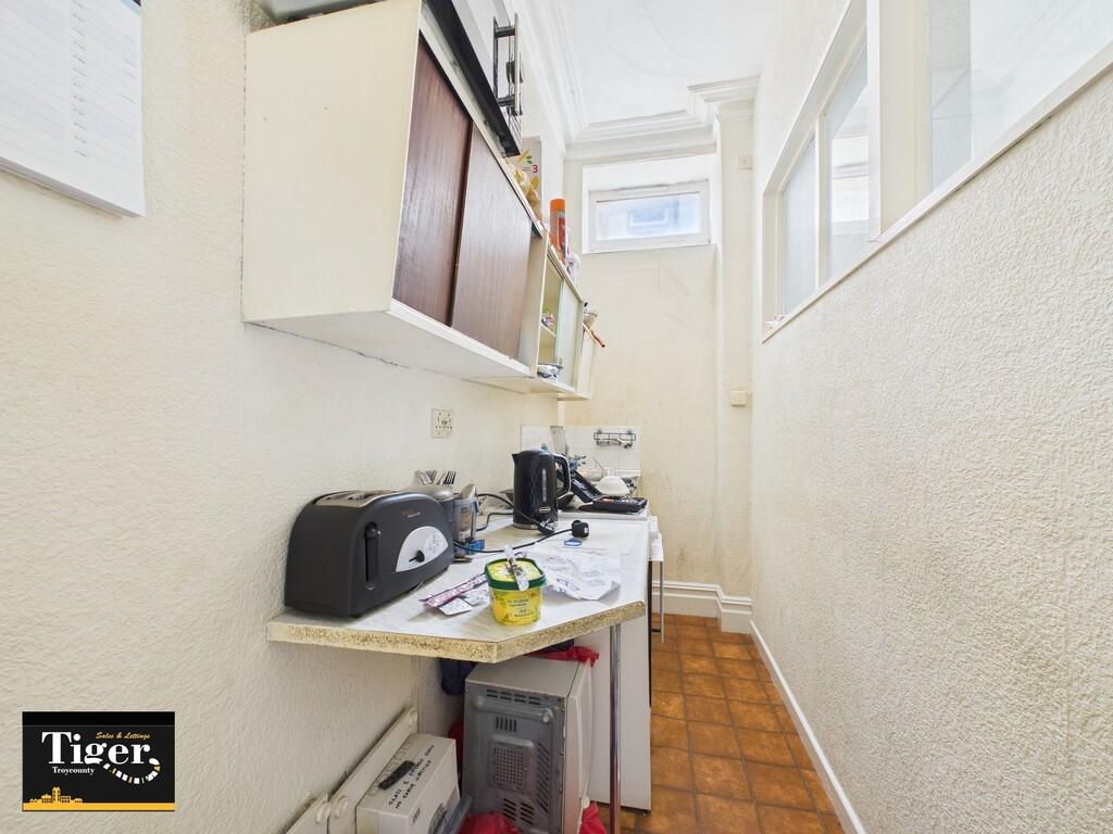 CAM02176G0-PR0560...